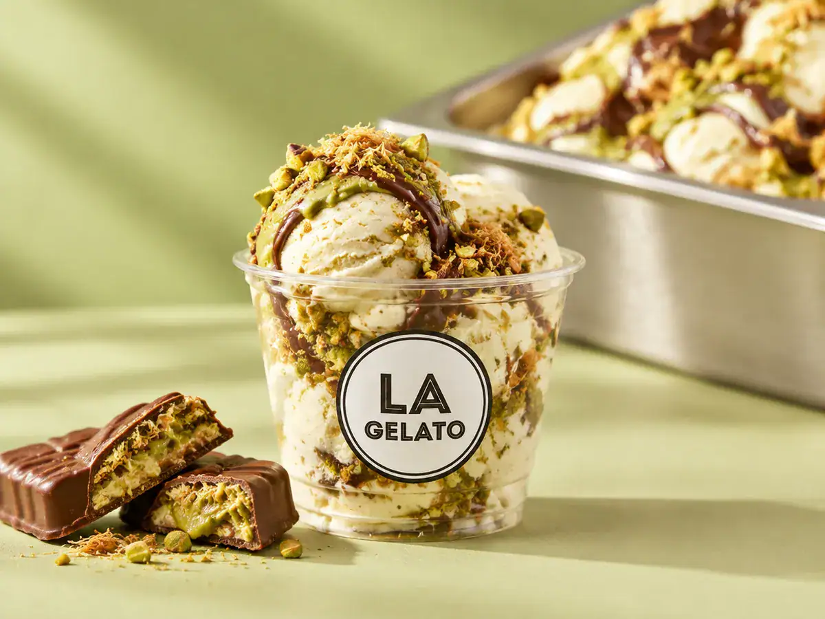 Gelato dubai chocolate dalam cup La Gelato