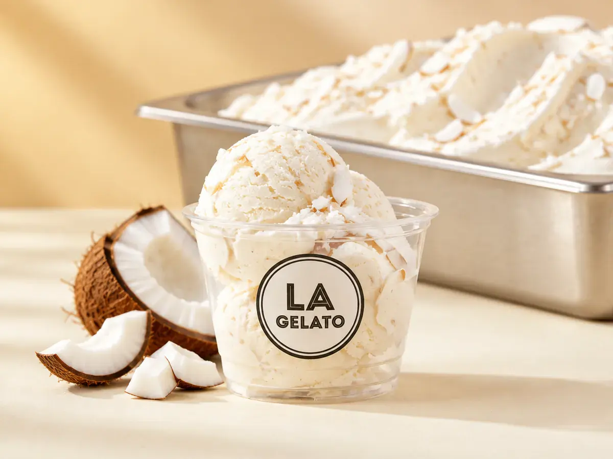 Gelato kelapa premium dalam cup La Gelato