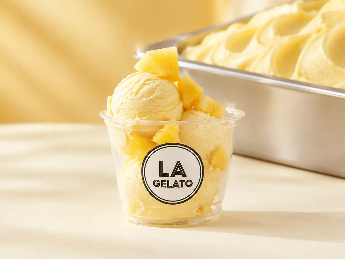 Gelato nanas dalam cup La Gelato