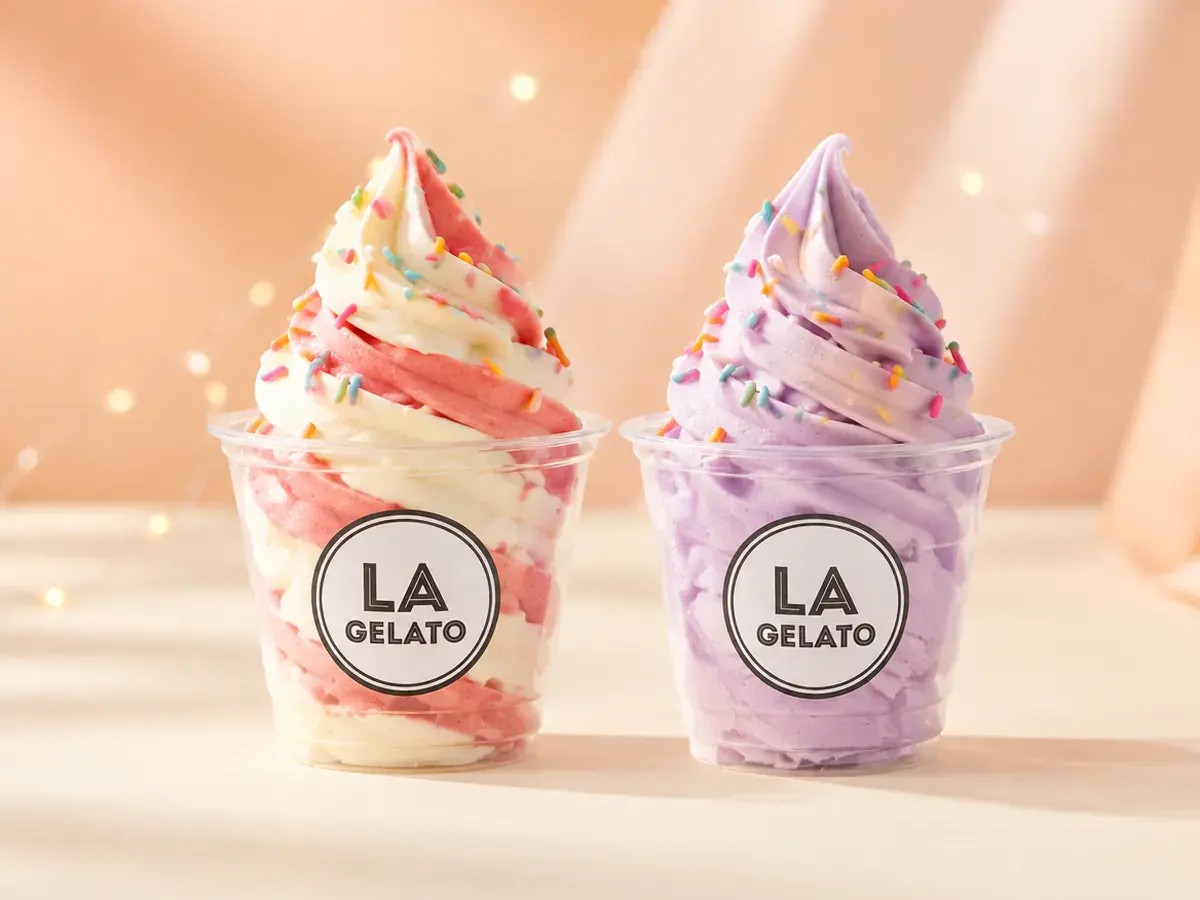 Soft ice cream dalam cup La Gelato